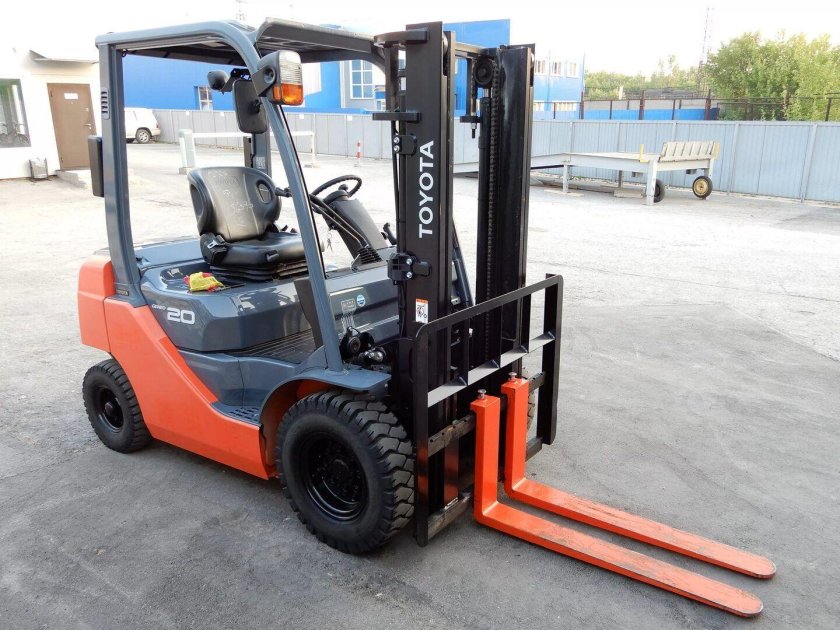 Тойота погрузчик вилочный 2.5 тонны дизель