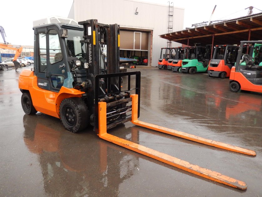 Погрузчик Toyota 7fd35