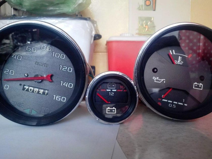 Приборная панель 2105