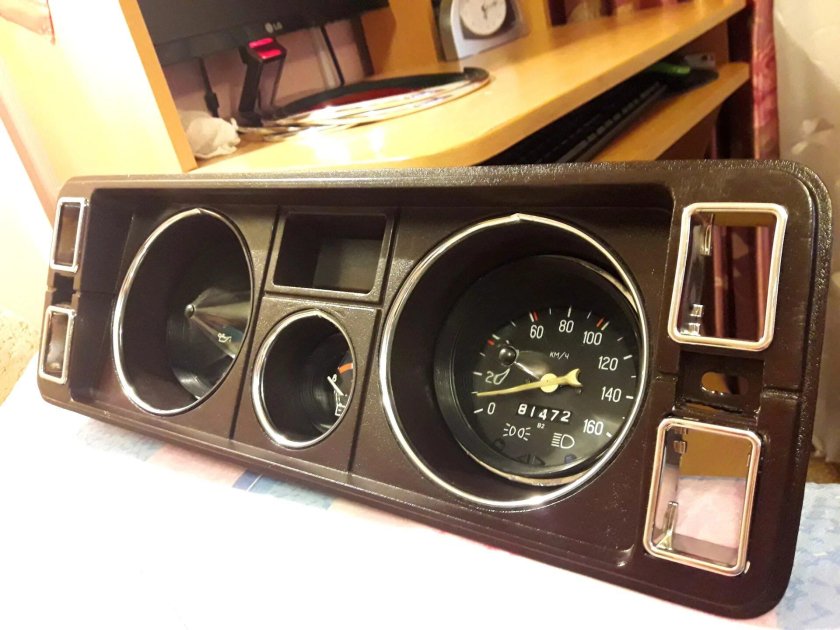 Приборная панель 2105