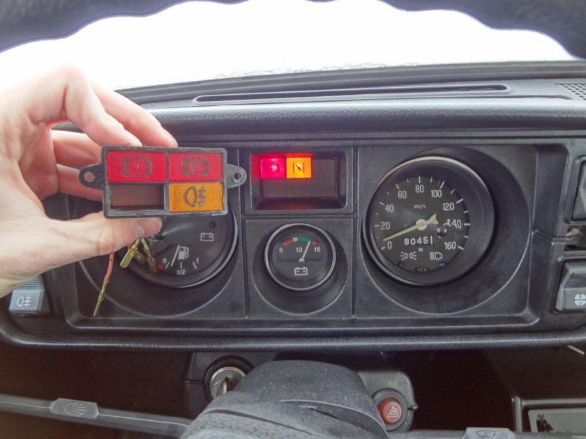 Блок контрольных ламп ВАЗ 2105