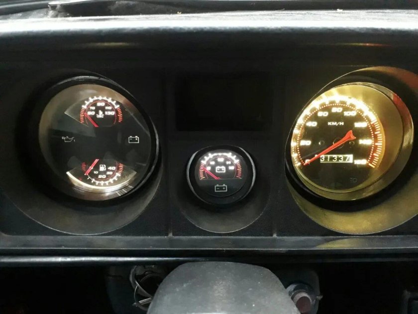 Щиток панели приборов ВАЗ 2105