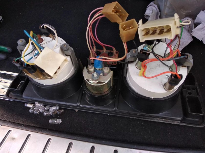 ВАЗ 2105 лампочки на панели приборов