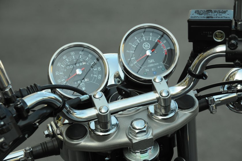 Yamaha sr400 приборная панель
