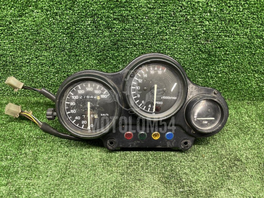 Yamaha FZX 750 приборная панель