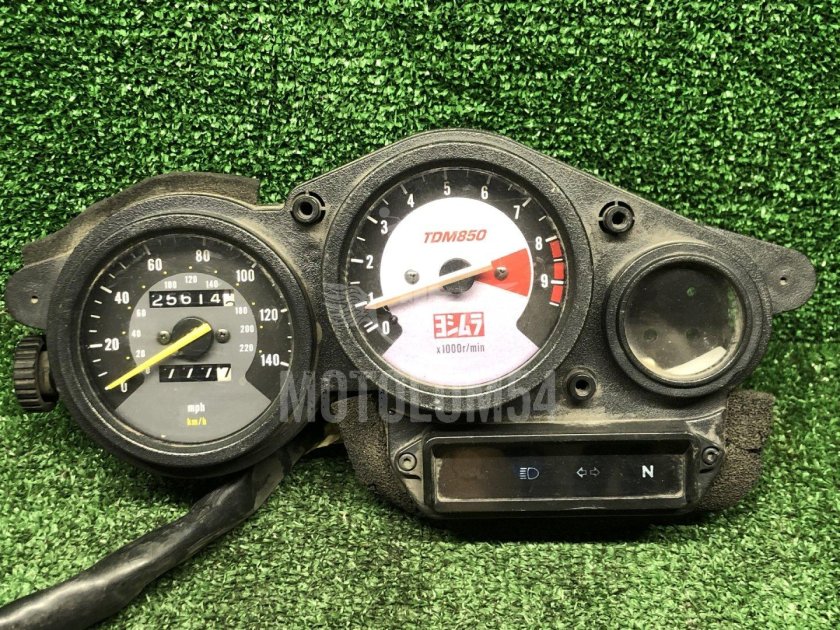 Yamaha TDM 850 приборная панель