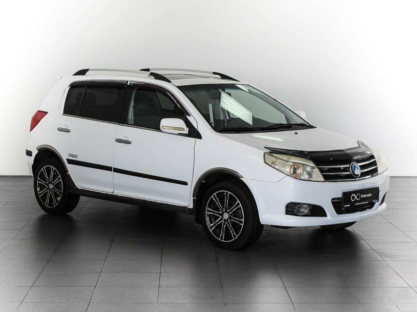 Джили МК кросс белый