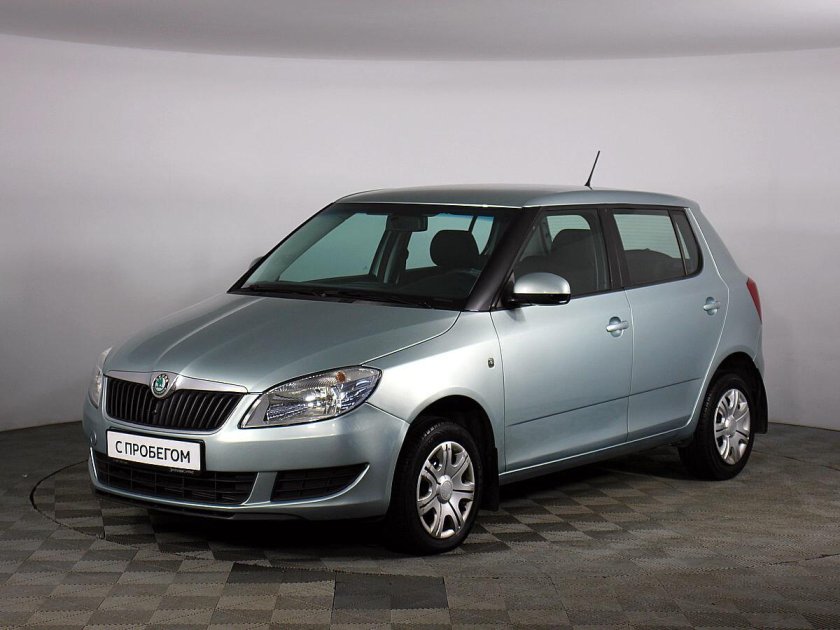 Шкода фабия 2012 год серый