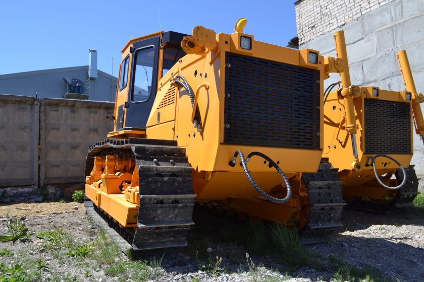 Бульдозер чтз б10м