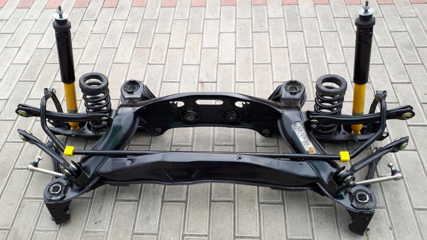 Задняя подвеска w208