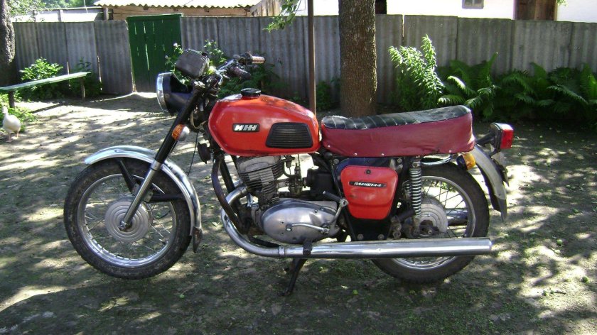 Бордовая ИЖ Планета 4