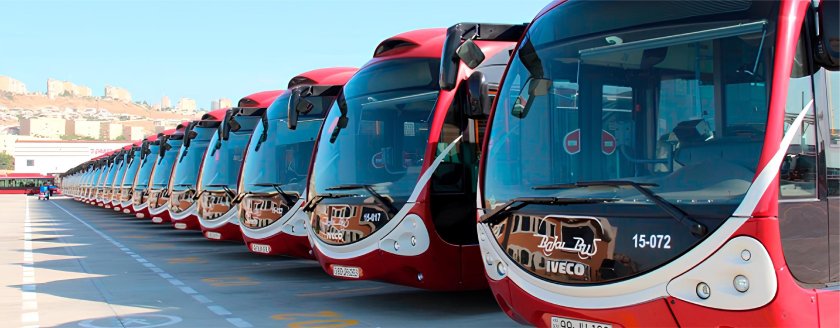 Автобус красный Баку