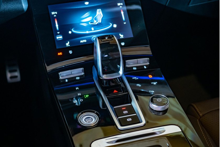 Chery Tiggo 8 Pro Центральная консоль