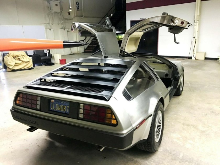 Delorean dmc-12