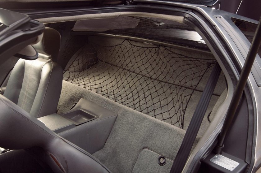 DELOREAN DMC-12 салон