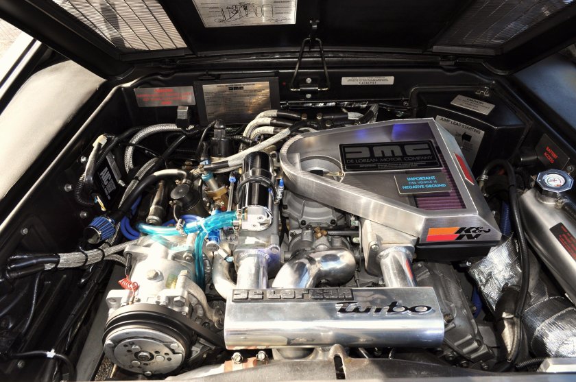 Де Лореан DMC-12