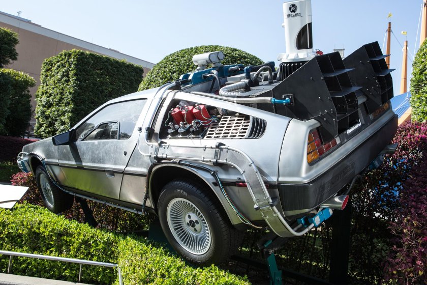 Делориан назад в будущее