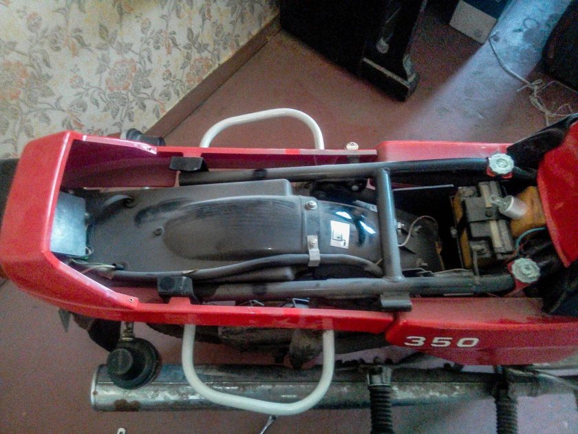 Крепление АКБ Ява 638