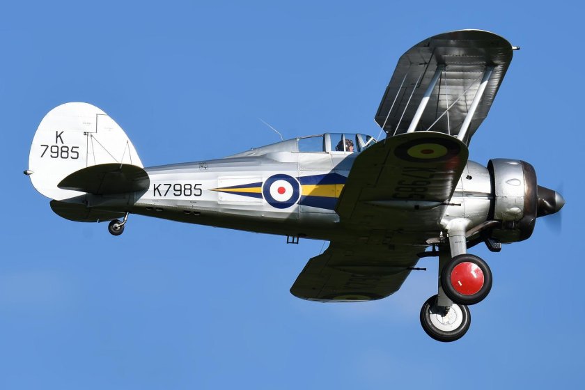 Самолет биплан глостер гладиатор