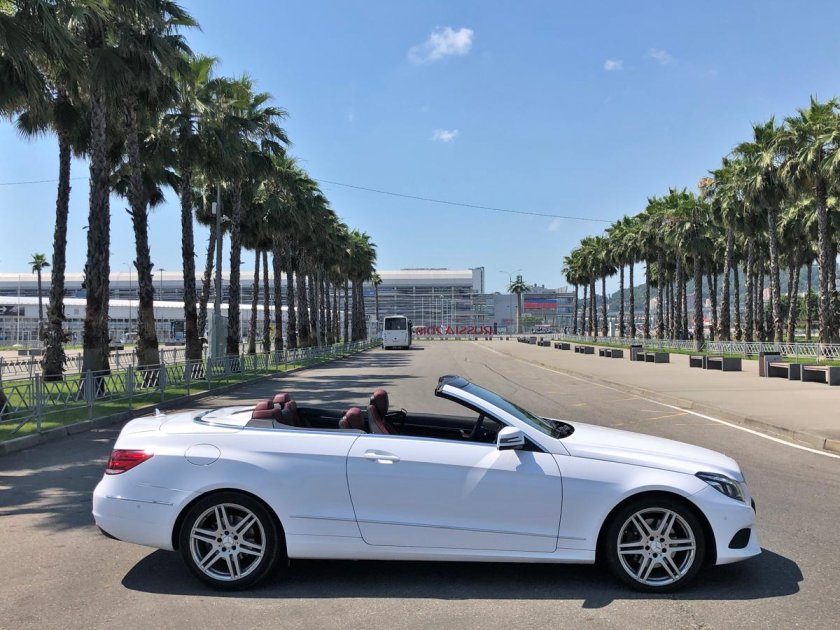 Мерседес кабриолет четырехместный