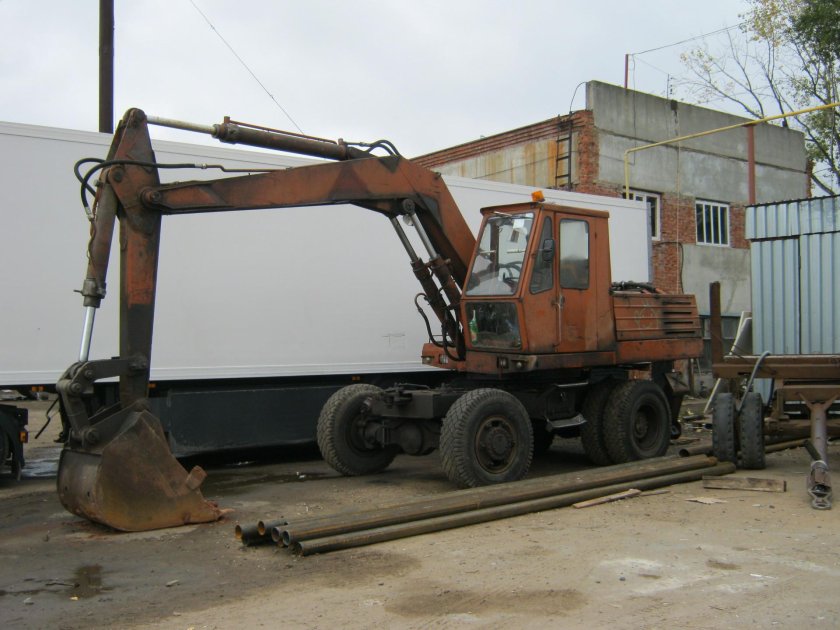 ЭО-3323 экскаватор