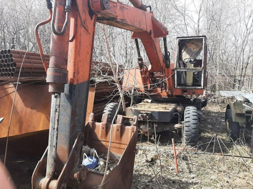 Экскаватор 2005