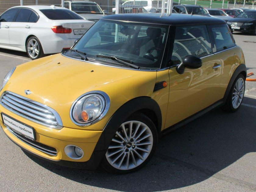 Mini Cooper желтый