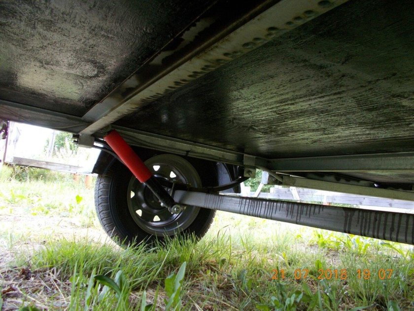 Боковой столик для прицепа