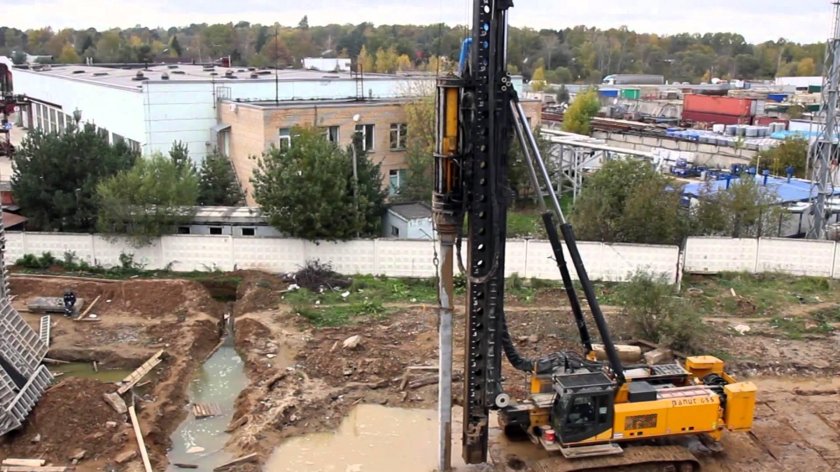 Сваебойный дизель молот