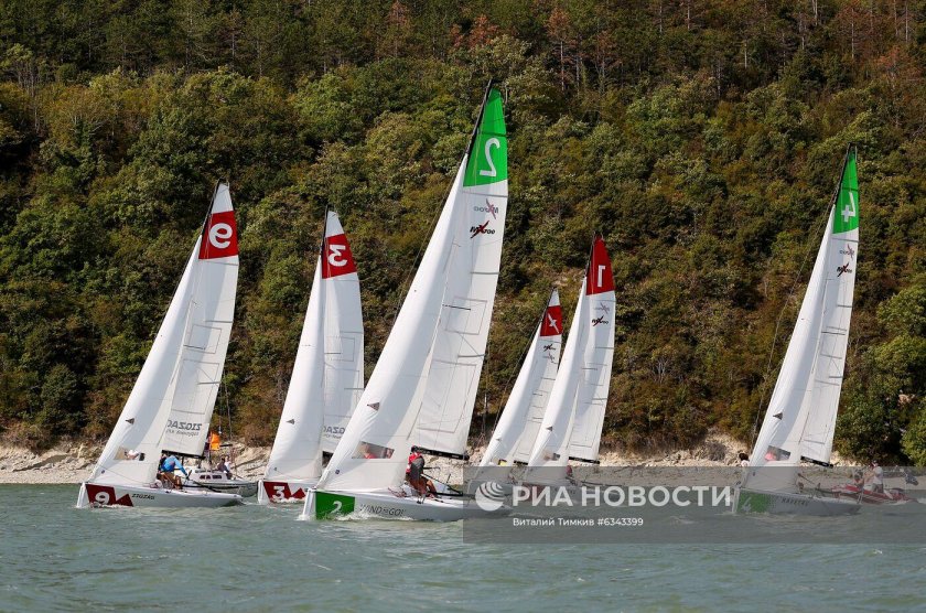 Яхта класса MX 700