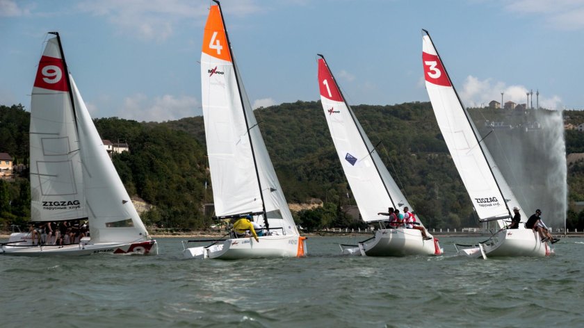 Швертбот 470