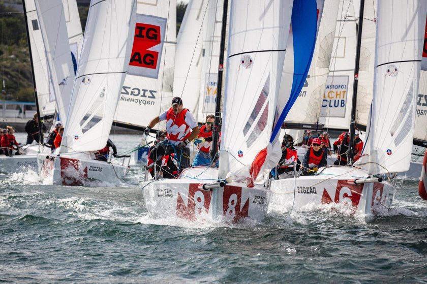 Яхта МХ 700 парусная