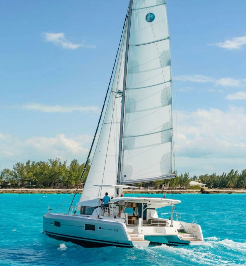 Лагуна 42 катамаран