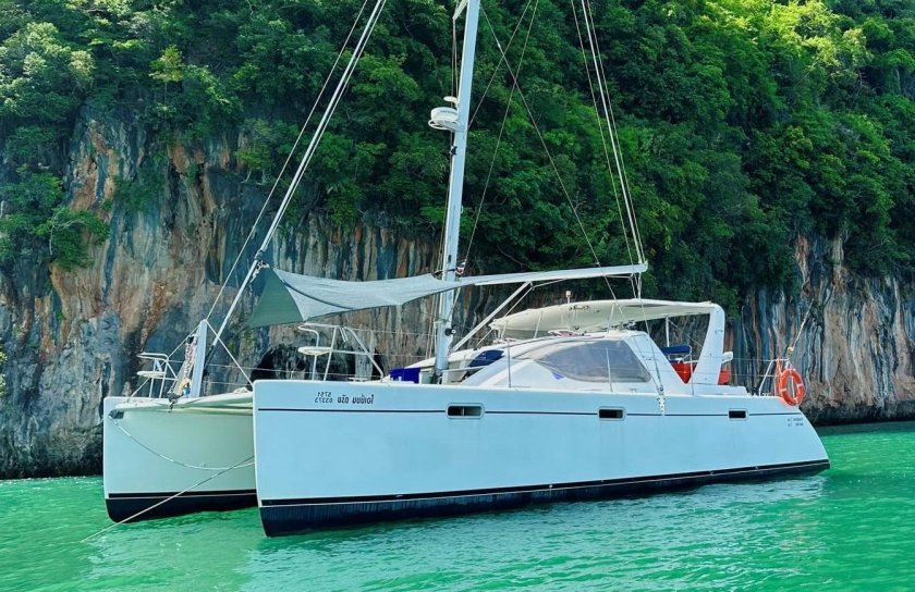 Катамаран лагун 421