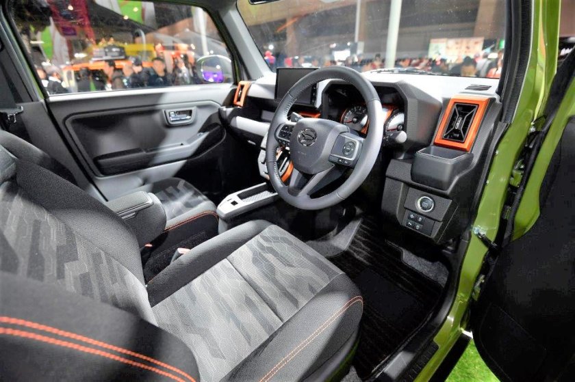 Daihatsu Taft салон