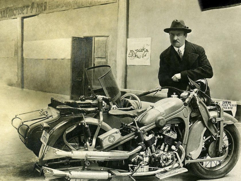 Пётр Можаров мотоцикл