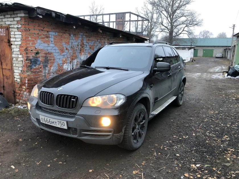 БМВ х5 черная тонированная