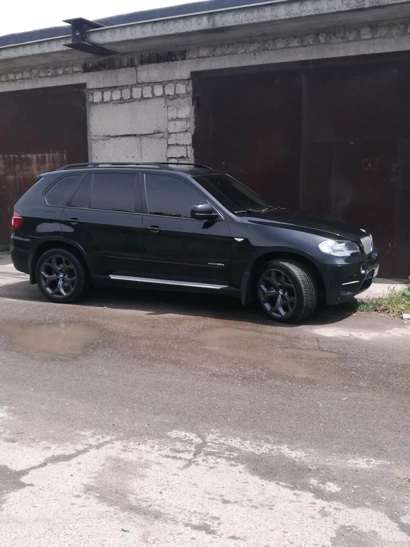 БМВ х5 е70 черный тонированный