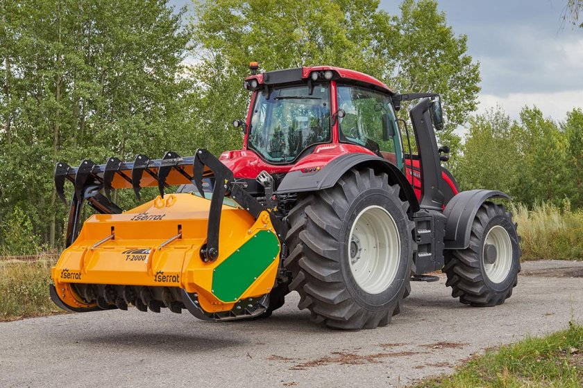 Трактор valtra