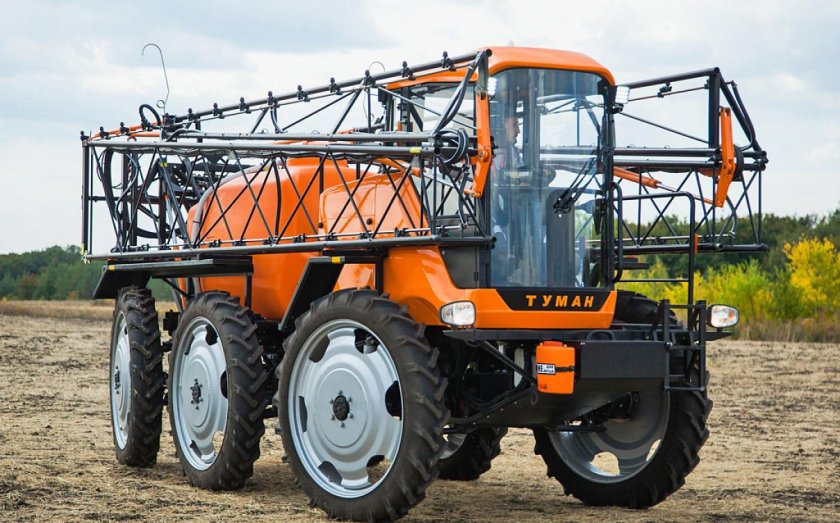 Опрыскиватель-разбрасыватель самоходный туман-3