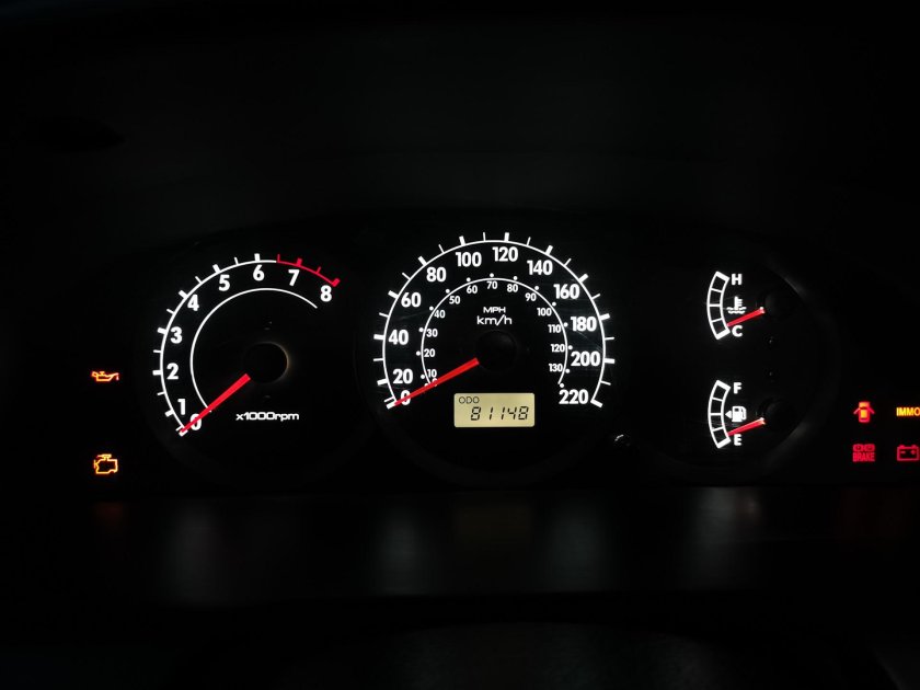 На Киа спектра 2007 панель приборов