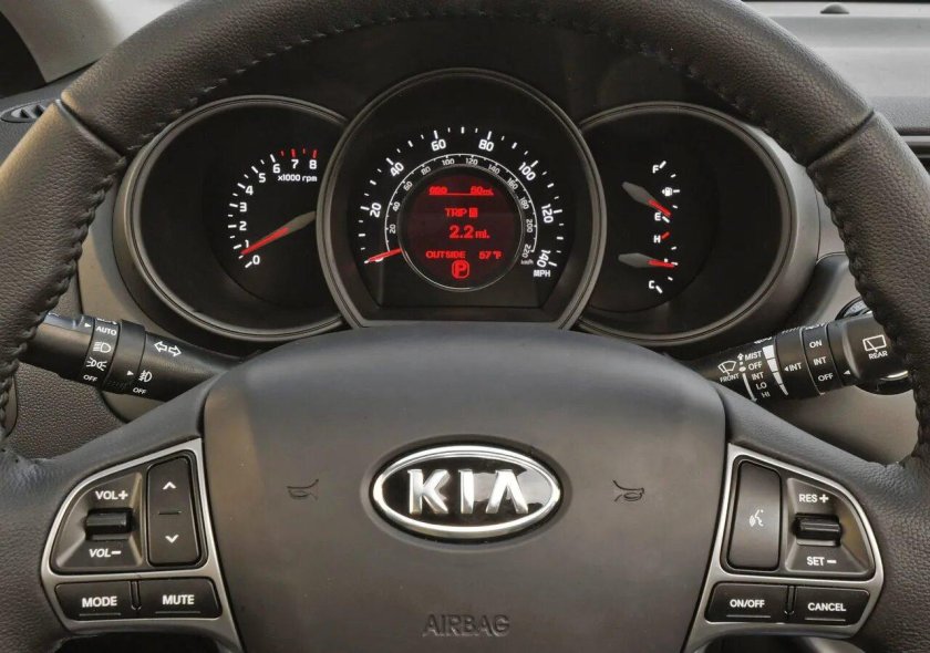 Kia Rio 2014 приборная панель