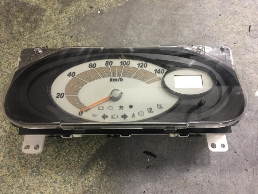 Daihatsu Mira l250 приборка