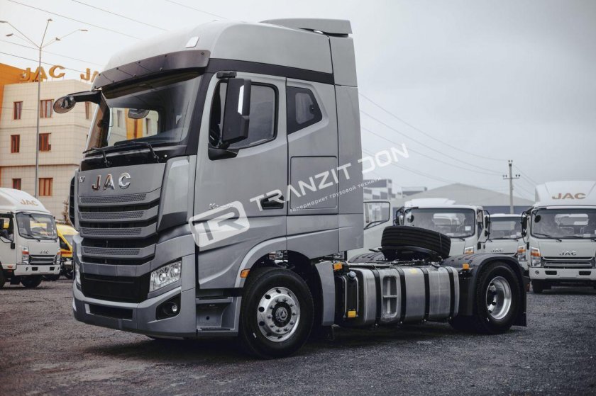 Седельный тягач JAC k7
