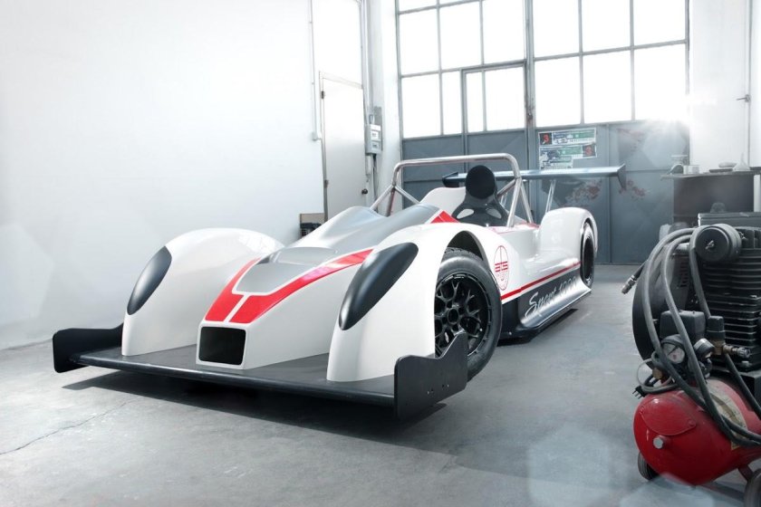 Четырехместный спорткар