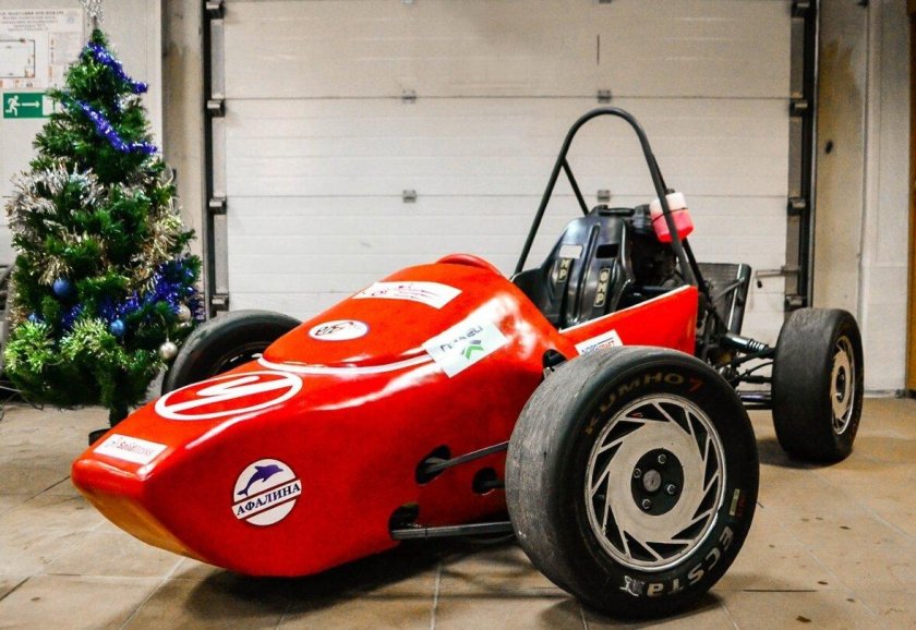 Болид машина