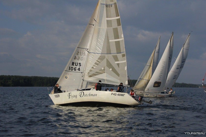 Парусная яхта