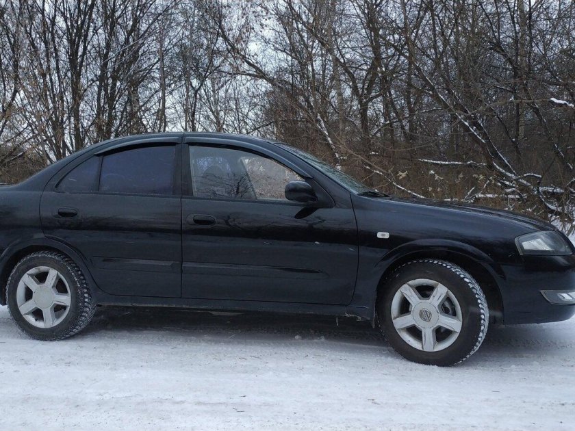 Черный ниссан альмера