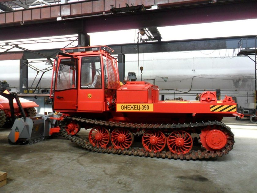 Трактора Онежец 390