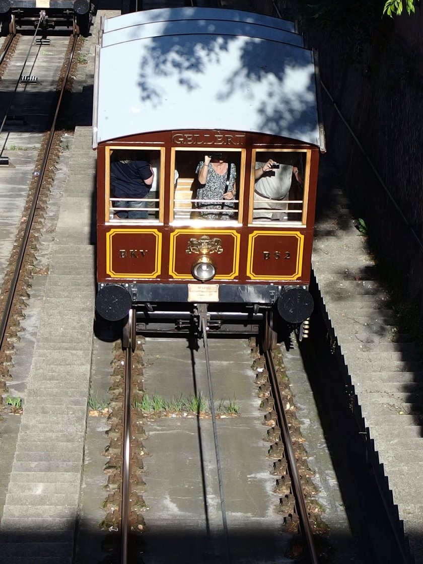 Вагон фуникулера